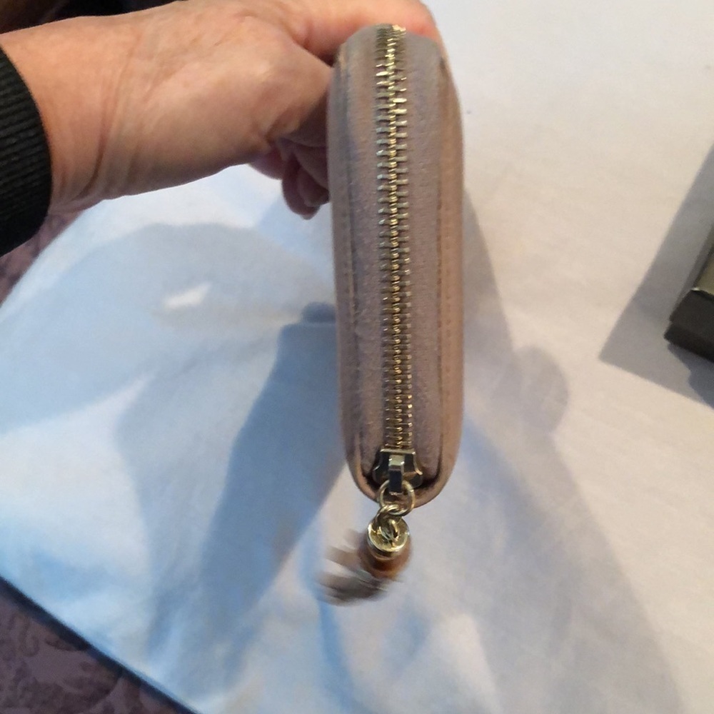 Stunning Gucci Ziparound Wallet in Box - Picture 5 of 7